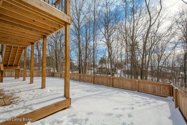 6002 White Pine Ln, La Grange, KY 40031