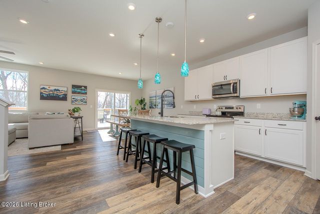 6002 White Pine Ln, La Grange, KY 40031