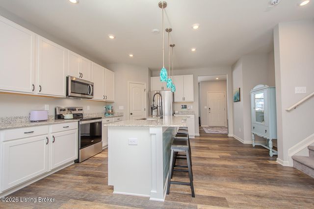 6002 White Pine Ln, La Grange, KY 40031