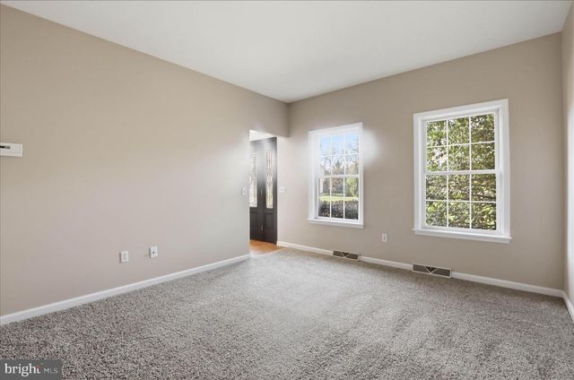 2166 LUCY LN, York, PA 17404