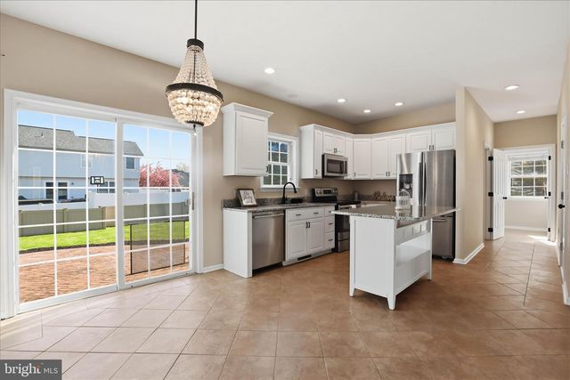 2166 LUCY LN, York, PA 17404