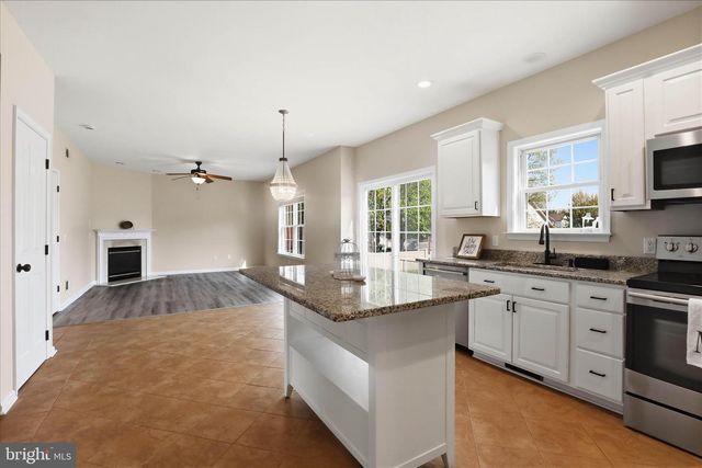 2166 LUCY LN, York, PA 17404