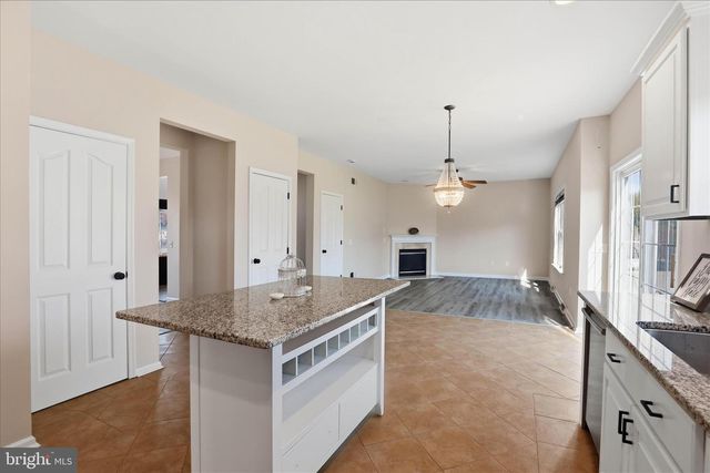 2166 LUCY LN, York, PA 17404