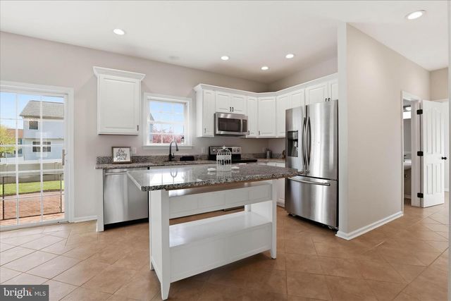 2166 LUCY LN, York, PA 17404