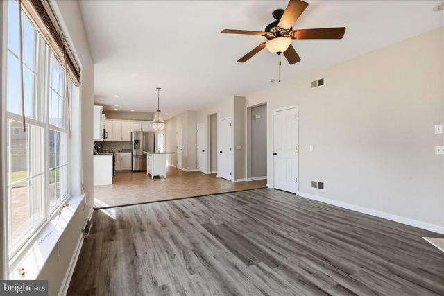 2166 LUCY LN, York, PA 17404