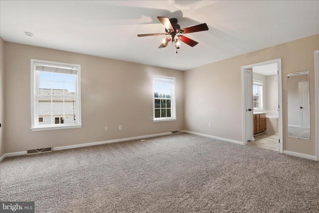 2166 LUCY LN, York, PA 17404