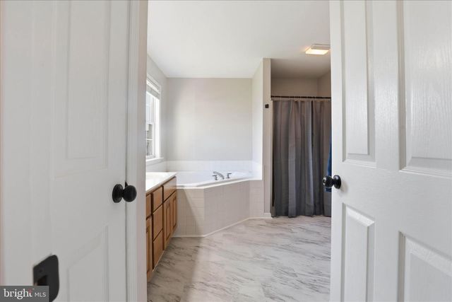 2166 LUCY LN, York, PA 17404