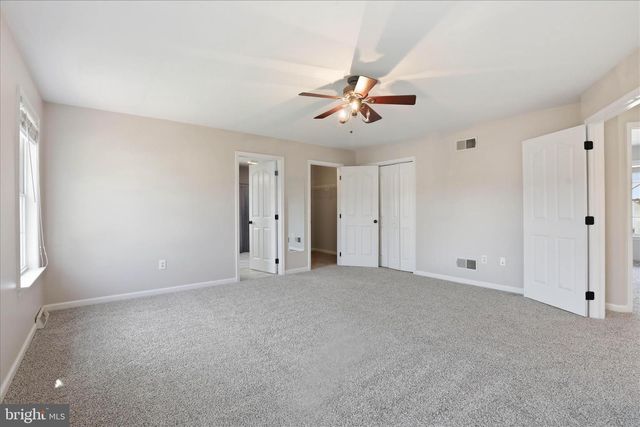 2166 LUCY LN, York, PA 17404