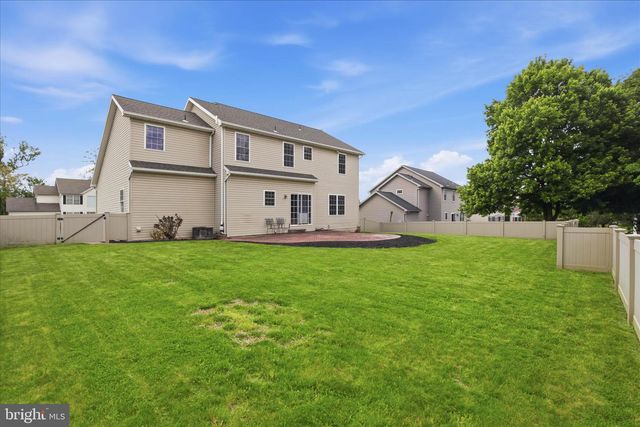 2166 LUCY LN, York, PA 17404