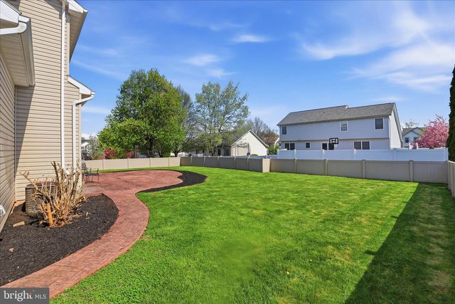 2166 LUCY LN, York, PA 17404