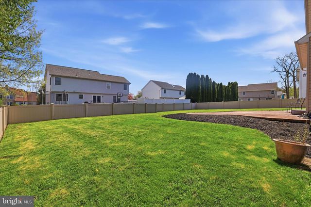 2166 LUCY LN, York, PA 17404