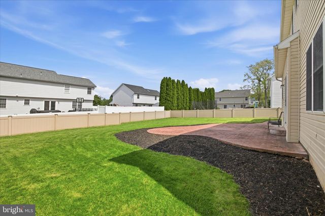 2166 LUCY LN, York, PA 17404