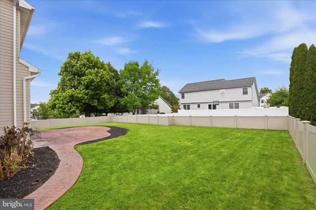 2166 LUCY LN, York, PA 17404