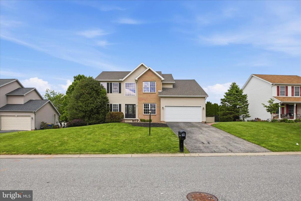 2166 LUCY LN, York, PA 17404