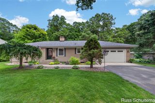 18270 N Fruitport Road, Spring Lake, MI 49456