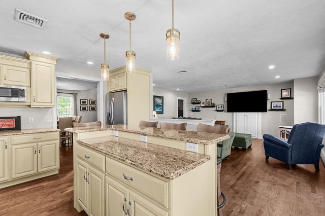 91-B Tremont St, Carver, MA 02330