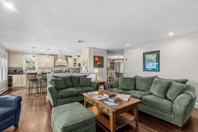 91-B Tremont St, Carver, MA 02330