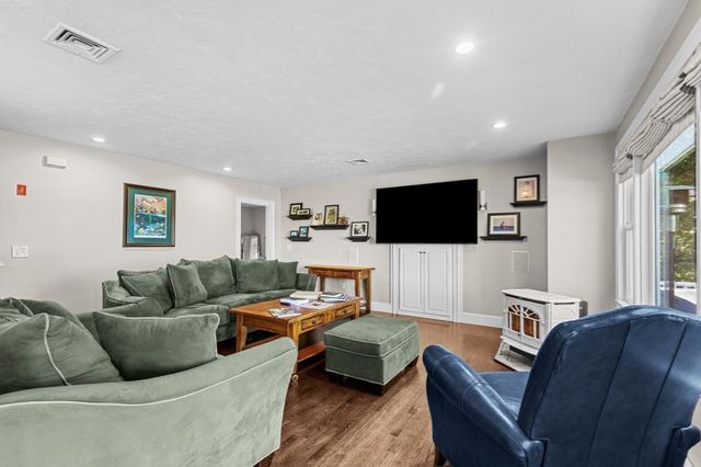 91-B Tremont St, Carver, MA 02330
