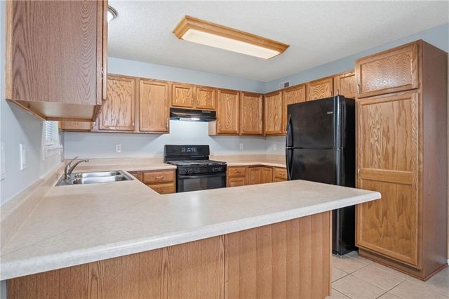 3939 Highland Avenue, Kansas City, MO 64110