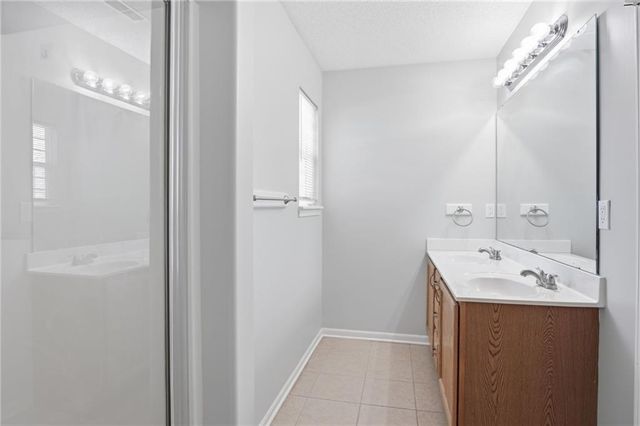 3939 Highland Avenue, Kansas City, MO 64110