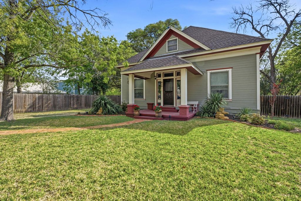 410 Cibilo ST, Lockhart, TX 78644