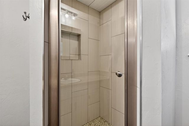 827 Lancaster Drive, Yukon, OK 73099