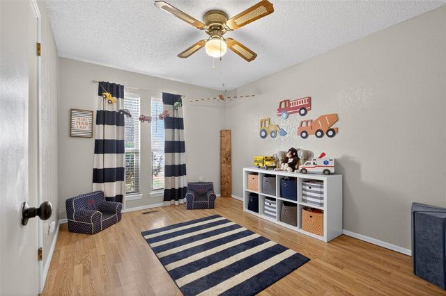 827 Lancaster Drive, Yukon, OK 73099