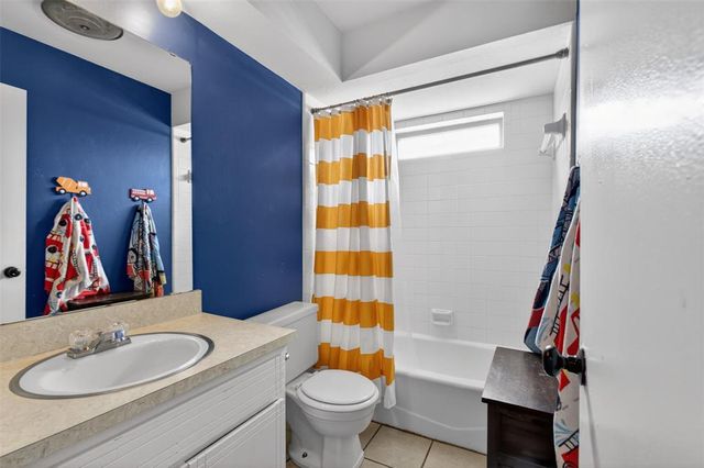 827 Lancaster Drive, Yukon, OK 73099