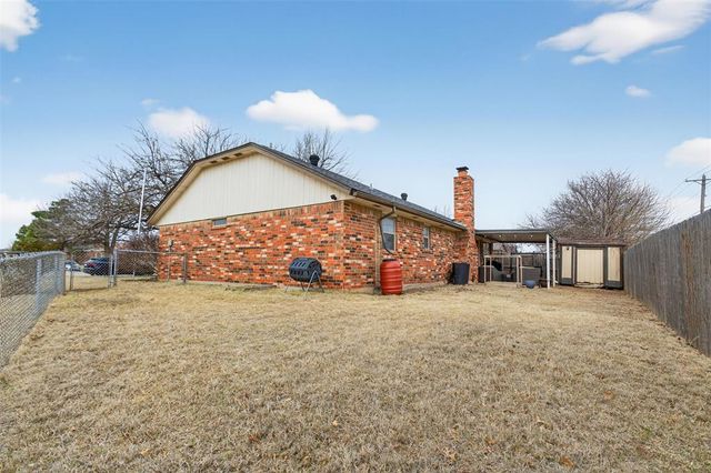 827 Lancaster Drive, Yukon, OK 73099