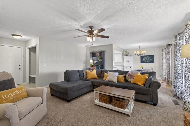 827 Lancaster Drive, Yukon, OK 73099