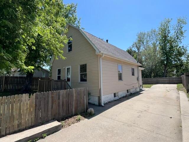 3903 AVENUE C, Council Bluffs, IA 51501