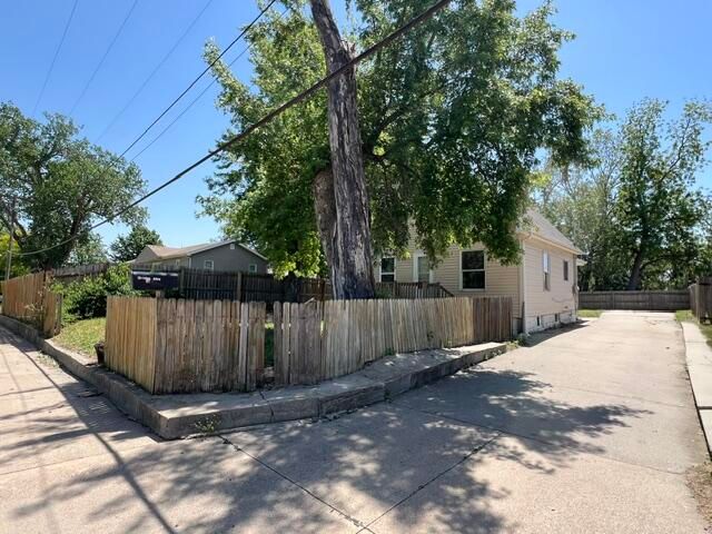 3903 AVENUE C, Council Bluffs, IA 51501