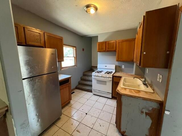 3903 AVENUE C, Council Bluffs, IA 51501