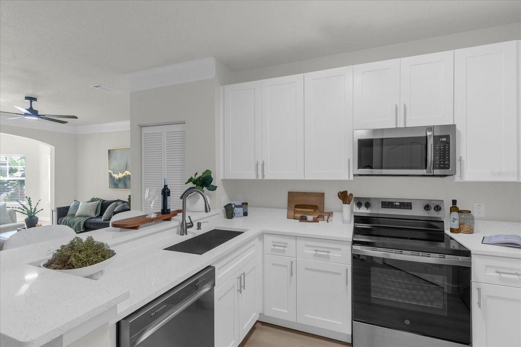 Image 10 of property listing at 4207 S DALE MABRY HIGHWAY 1210, Tampa, FL 33611