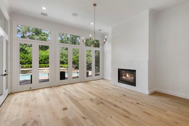 14 N Palmiera Circle, The Woodlands, TX 77382