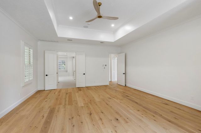 14 N Palmiera Circle, The Woodlands, TX 77382