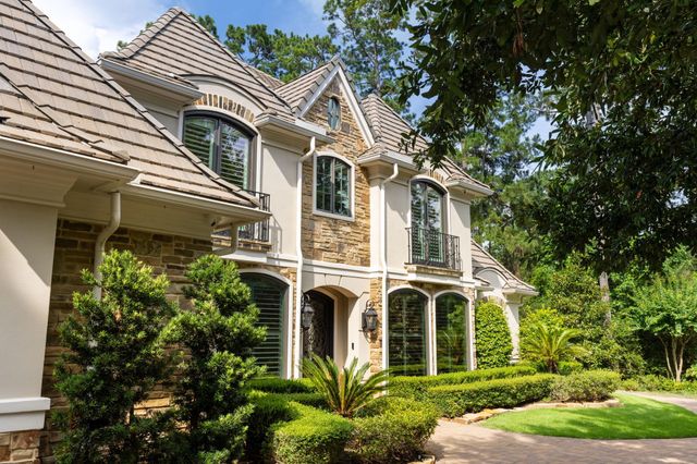 14 N Palmiera Circle, The Woodlands, TX 77382