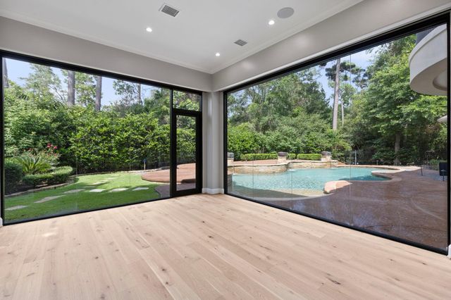 14 N Palmiera Circle, The Woodlands, TX 77382