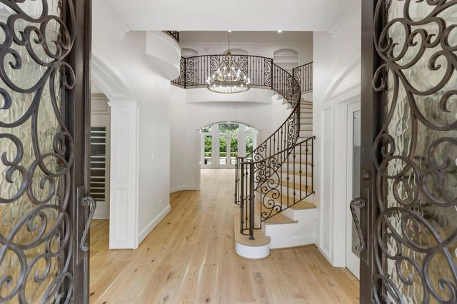 14 N Palmiera Circle, The Woodlands, TX 77382