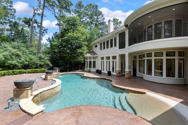 14 N Palmiera Circle, The Woodlands, TX 77382