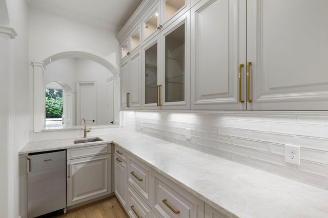 14 N Palmiera Circle, The Woodlands, TX 77382