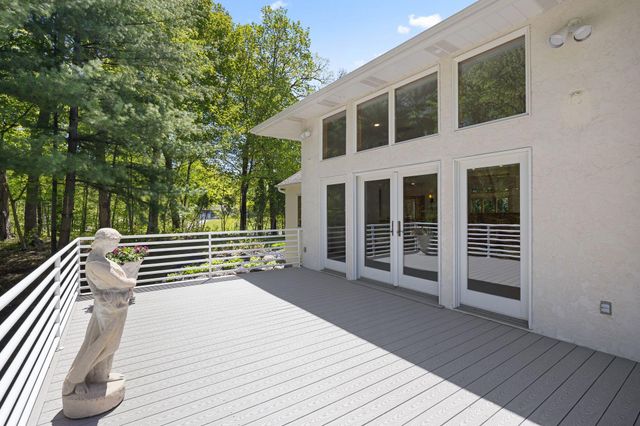 1650 N Farm Road, Long Lake, MN 55356