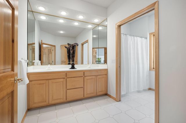 1650 N Farm Road, Long Lake, MN 55356