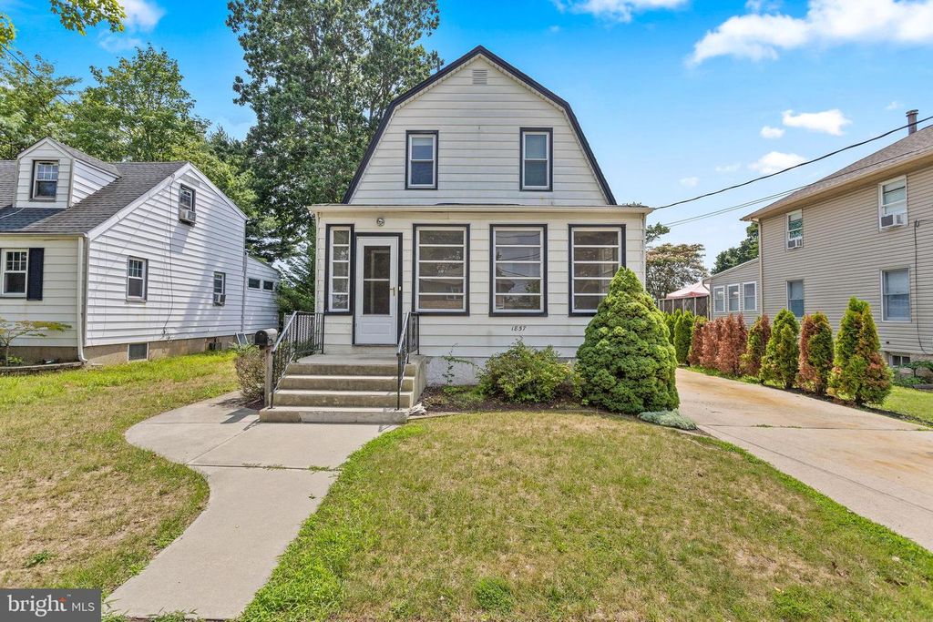 1857 SPRUCE ST, Hamilton, NJ 08610