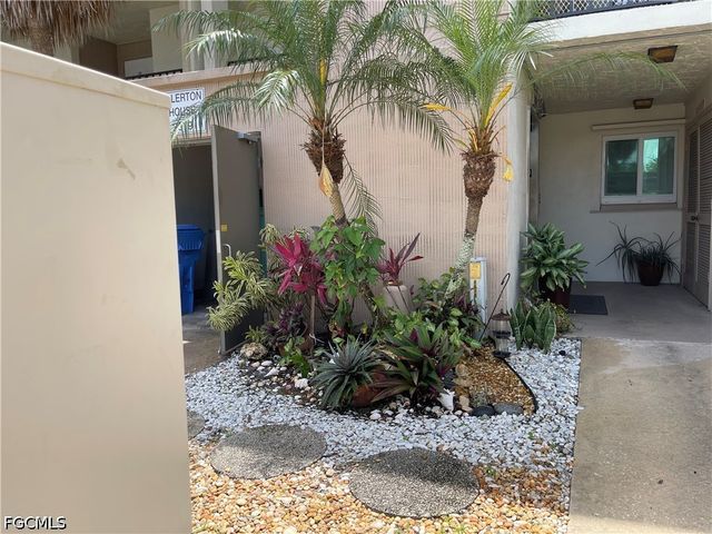 2079 Barkeley LN 19, Fort Myers, FL 33907