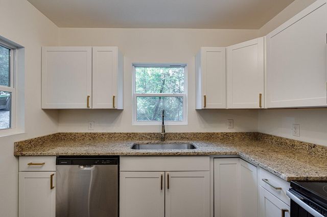 22 Ridgeland Circle, Rossville, GA 30741