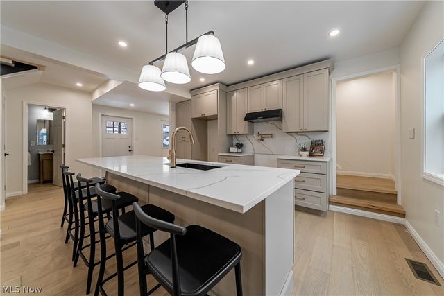2124 Lamberton Road, Cleveland Heights, OH 44118