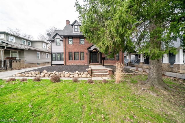 2124 Lamberton Road, Cleveland Heights, OH 44118