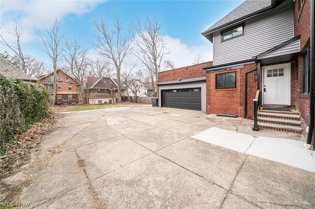 2124 Lamberton Road, Cleveland Heights, OH 44118