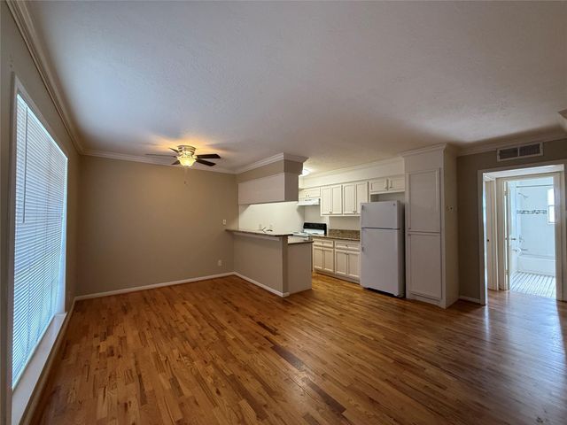 425 E 9th Street 10, Houston, TX 77007